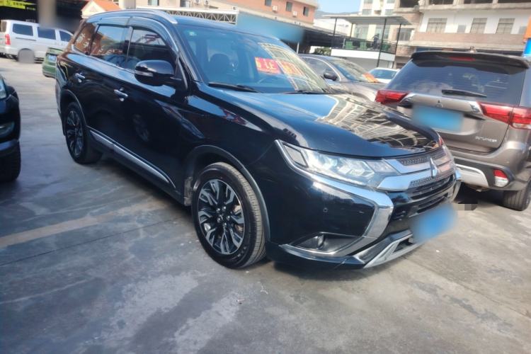 Used Mitsubishi Outlander 2019 2.4L 4x4 Zhi Xiang Edition 7 Seats China VI Standard
