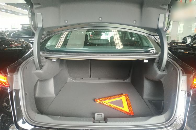 Used Buick LaCrosse 2025 28T Platinum Edition
