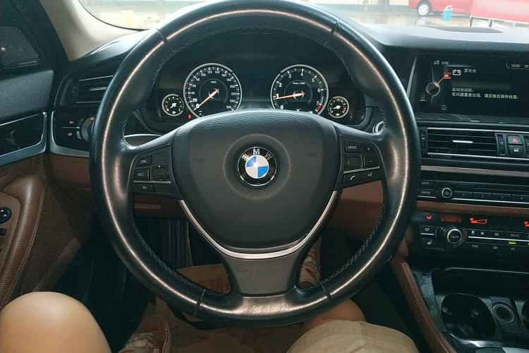 Used BMW 5 Series 2014 528Li Leading Model
