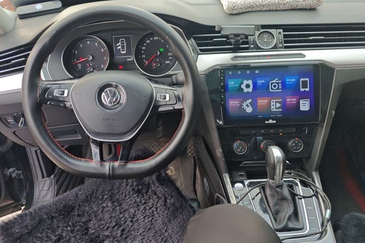 Used Volkswagen Magotan 2017 330TSI DSG Leading Model
