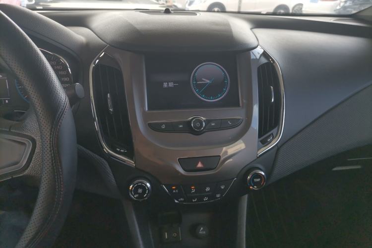 Used Chevrolet Cruze 2018 320 Automatic Pioneer Sunroof Edition