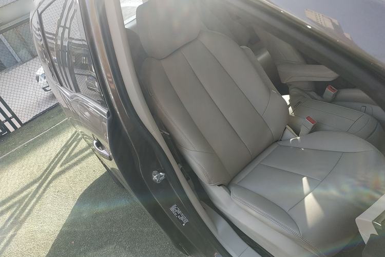 Used Buick GL8 2023 Land Executive Class Comfort Model
