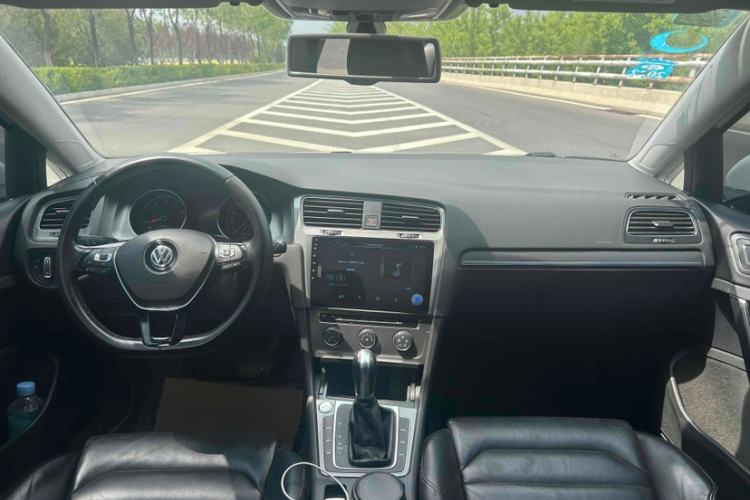 Used Volkswagen Golf 2016 230TSI Automatic Luxury Version
