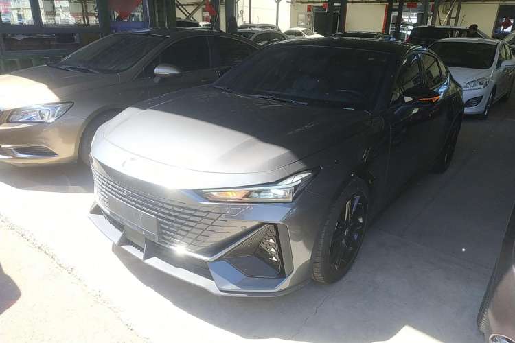 Used Changan UNI-V 2022 1.5T Prestige Version
