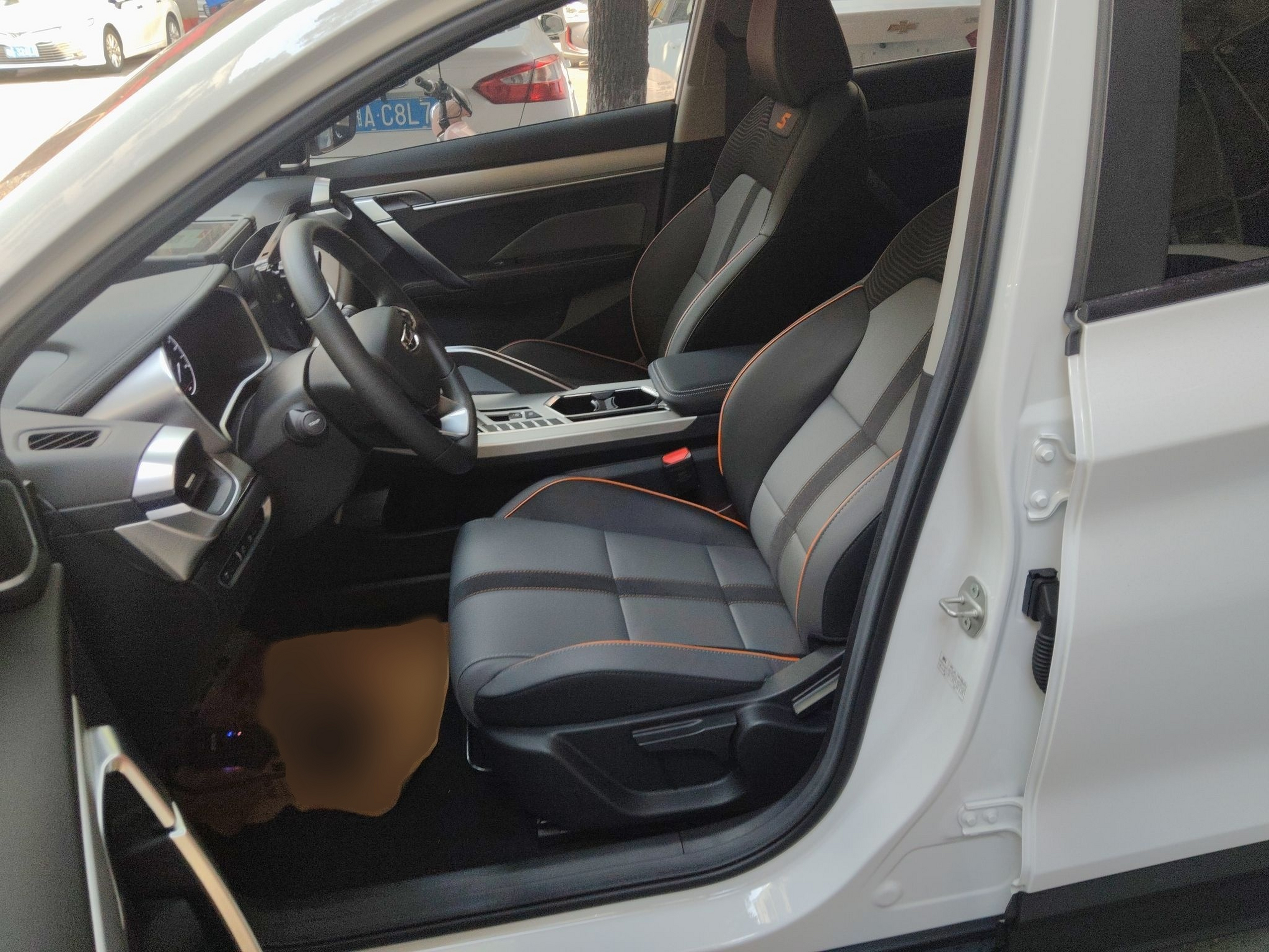 Переднее сиденье в автомобиле