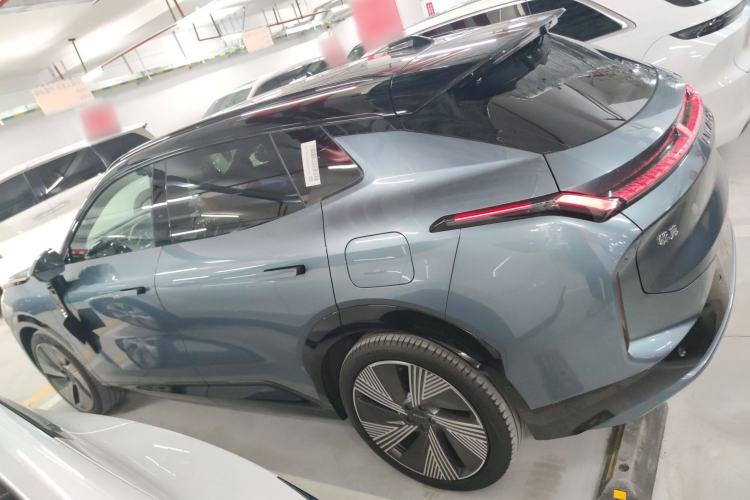 Used Lynk & Co 08 EM-P 2025 220 km All-Wheel-Drive Performance Halo
