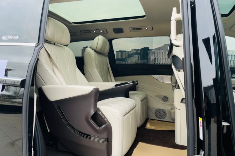 Used Denza D9 2025 DM-i Intelligent Drive 1020 Four-Wheel Drive Flagship Model
