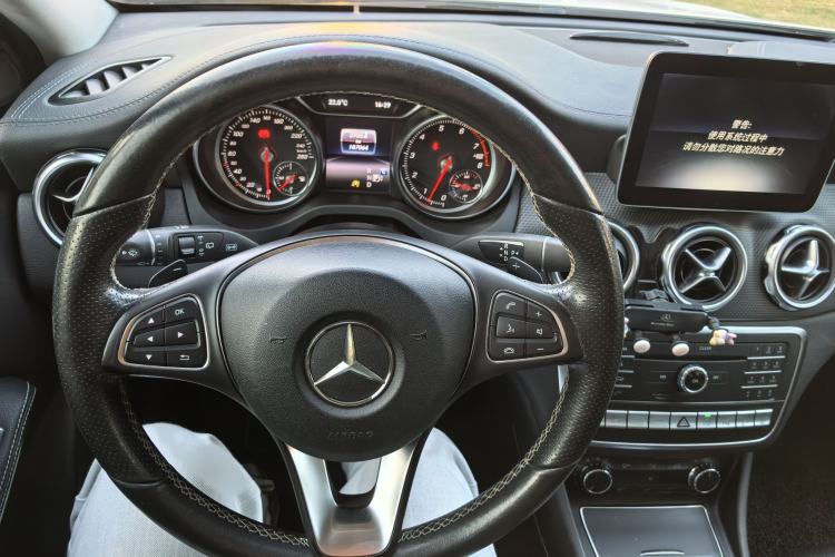 Used Mercedes-Benz GLA 2017 GLA 220 4MATIC Fashion Model