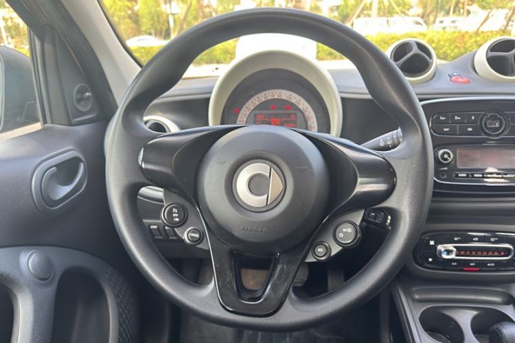 Used  forfour 2016 1.0L 52 kW Dynamic Edition
