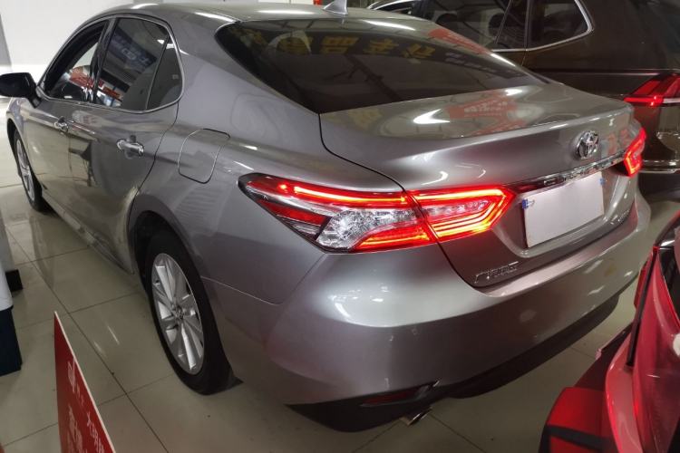 Used Toyota Camry 2021 2.0G Luxury Edition
