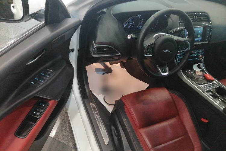 Used Jaguar XE 2015 2.0T 240 PS R-Sport
