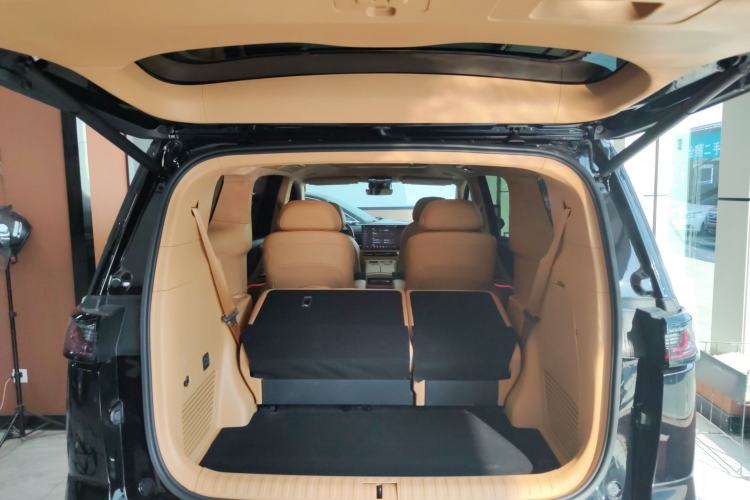 Used VOYAH Dream 2025 PHEV Four-Wheel-Drive Flagship Kunpeng Edition
