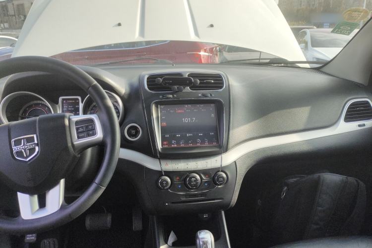 Used Dodge Journey 2013 2.4L Two-Wheel Drive Luxury Version
