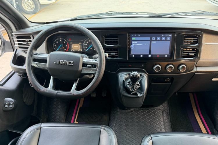 Used JMC Fushun 2025 2.0T 6MT Diesel Short-Wheelbase Low-Roof Commercial Multi-Purpose Passenger Vehicle with 5/6 Seats and Lift-Up Tailgate
