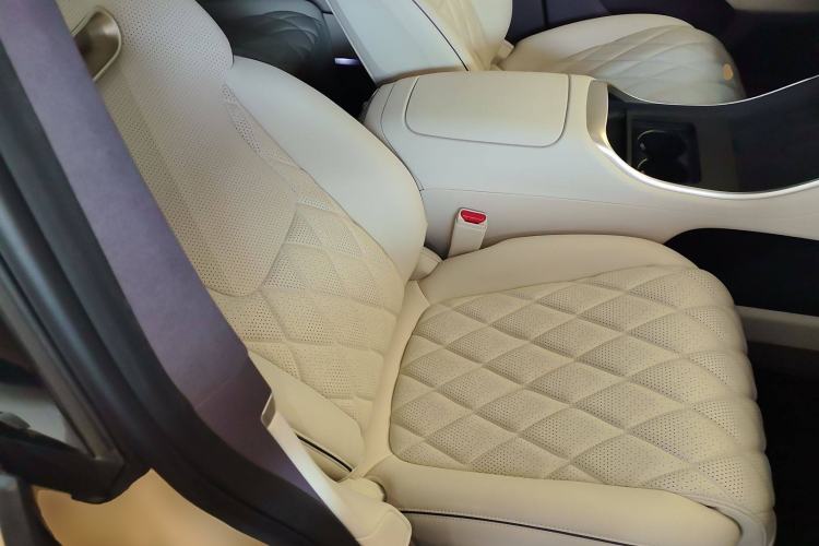 Used  11 2024 630 Rear-Wheel Drive Edition with Three Lasers
