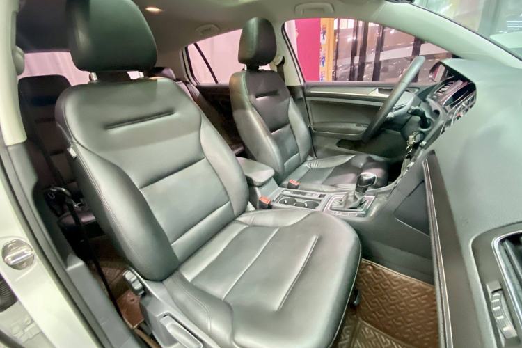 Used Volkswagen Golf 2017 1.6L Automatic Comfort Million-Vehicle Anniversary Edition
