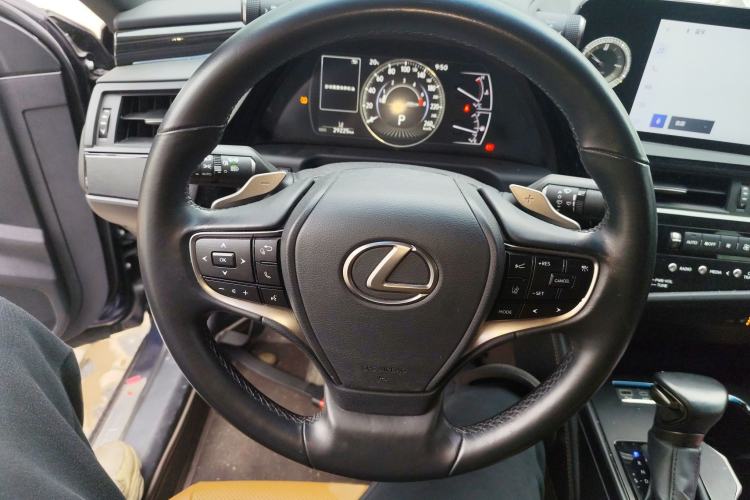 Used Lexus ES 2023 260 Excellence Edition
