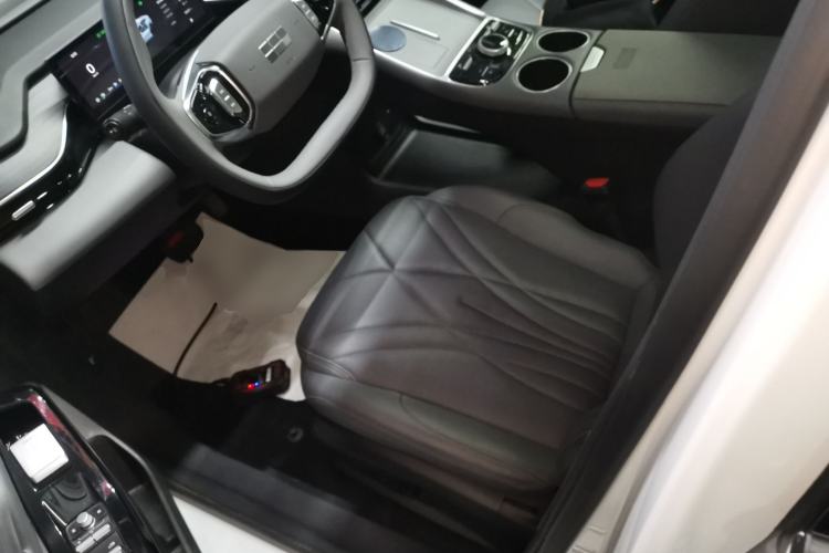 Used  L6 2025 EM-i 140km Explorer+ Edition
