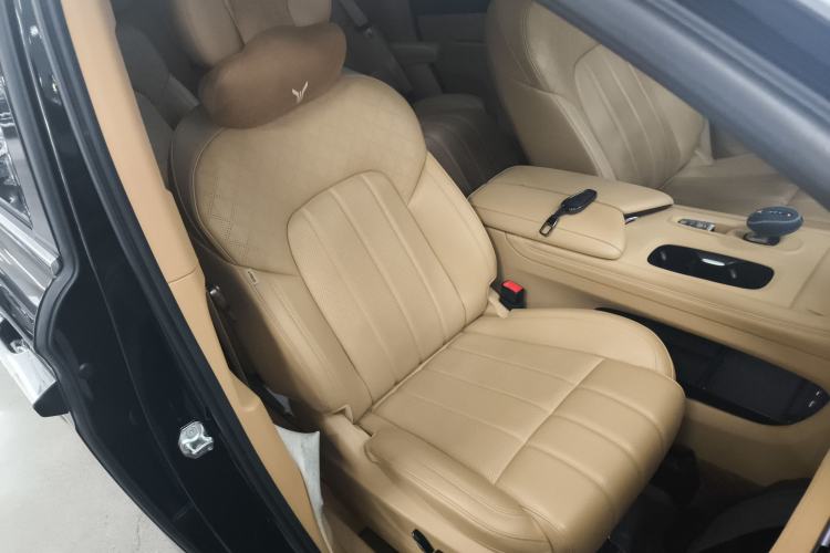 Used VOYAH Dream 2024 PHEV Extended-Range Premium Edition
