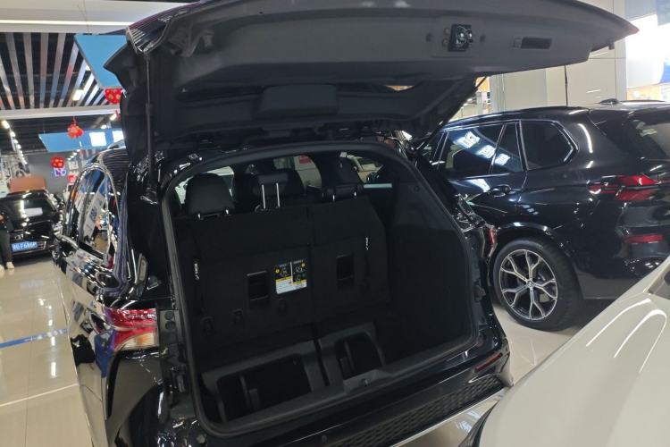 Used Toyota Granvia 2024 2.5L Hybrid Luxury Edition