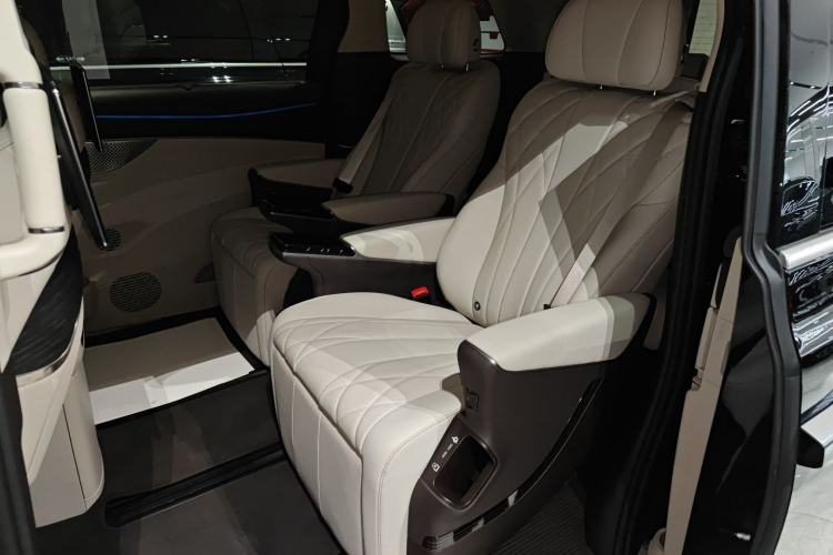 Used Denza D9 2025 DM-i Intelligent Drive 1020 Four-Wheel Drive Flagship Model