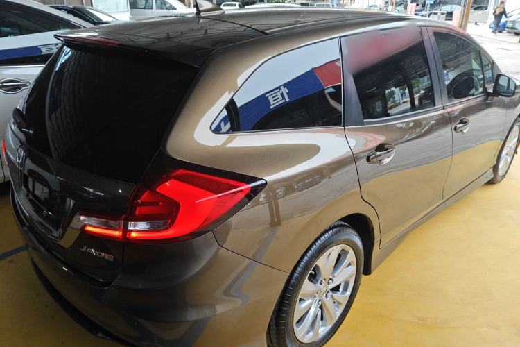 Used Honda Jade 2017 1.8L automatic Comfort version 5 seats
