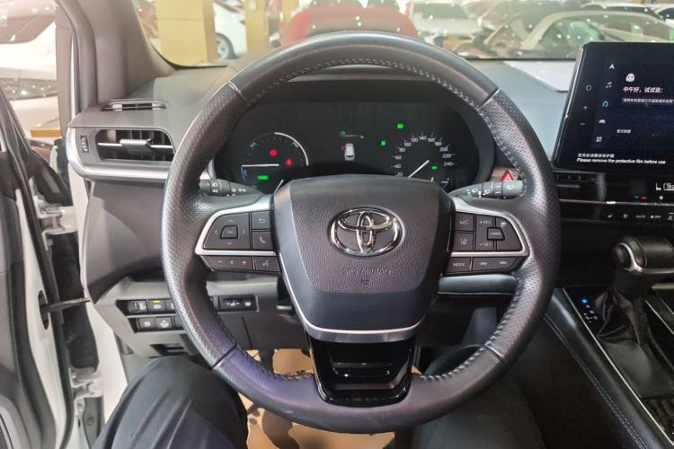 Used Toyota Sienna 2023 2.5L Hybrid Deluxe Edition
