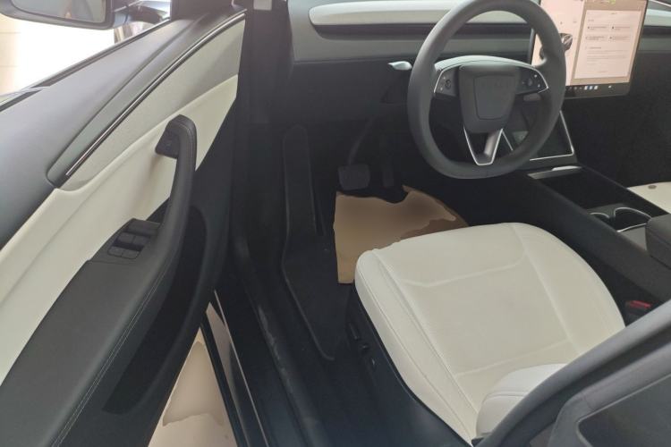 Used Tesla Model Y 2025 Rear-Wheel-Drive Version