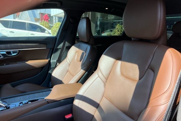 Used Volvo S90 2025 B5 Zhiya Luxury Edition
