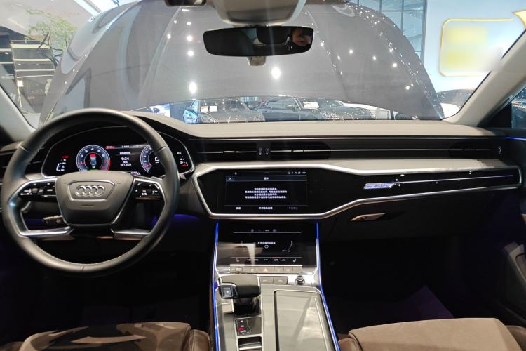 Used Audi A7L 2024 45TFSI quattro S-line Visionary Edition Flow Crystal Package
