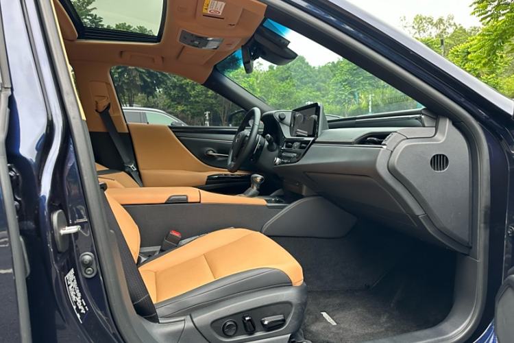 Used Lexus ES 2022 300h Excellence Edition
