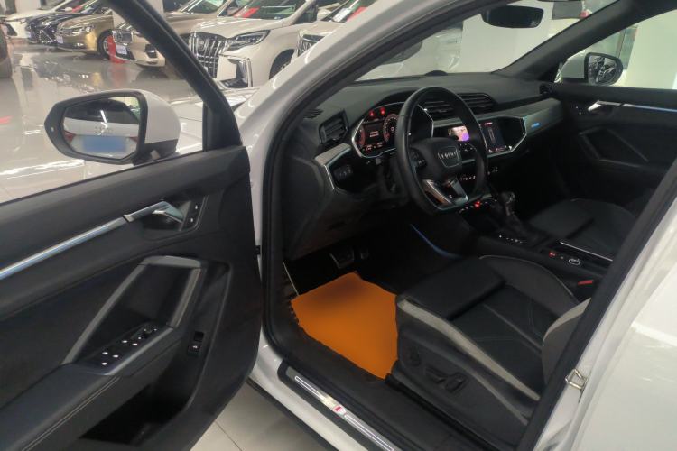 Used Audi Q3 2024 40 TFSI Fashion Dynamic Model
