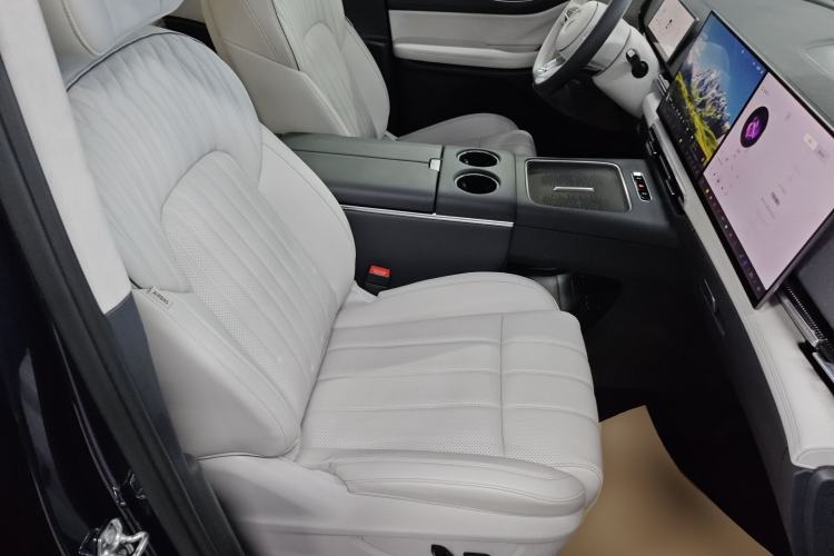 Used VOYAH Dream 2025 PHEV Four-Wheel-Drive Flagship Kunpeng Edition
