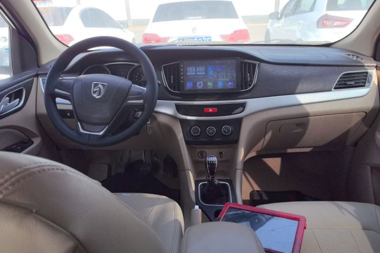 Used Baojun 730 2016 Revised 1.5L Manual Standard Version 7 Seats China V Emission Standard