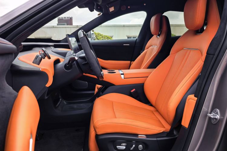 Used  YU7 2025 Ultra-Long Range High-Performance All-Wheel-Drive Max Edition
