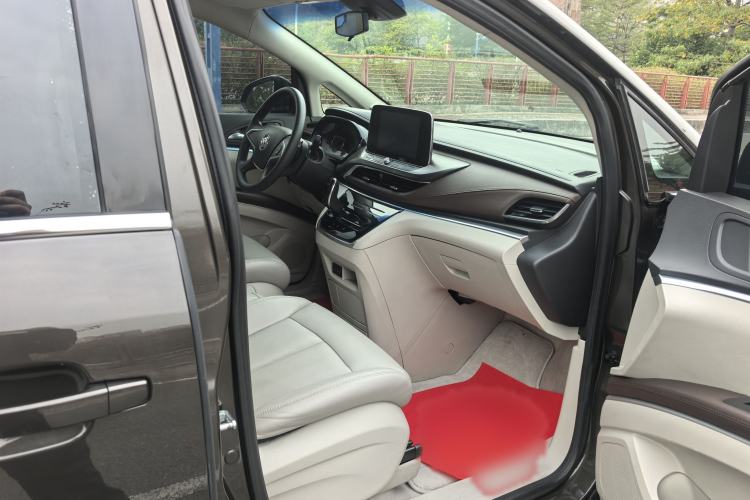 Used Buick GL8 2022 Land Cruiser Executive Class 652T Comfort Model
