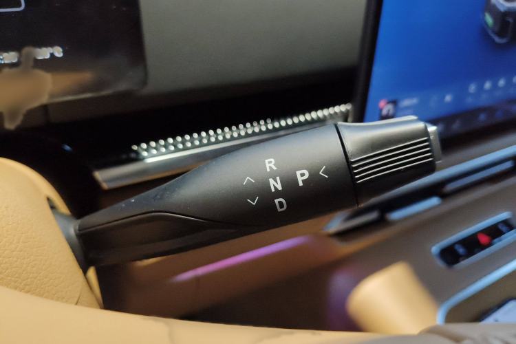 Used VOYAH Dream 2025 PHEV Four-Wheel-Drive Flagship Kunpeng Edition
