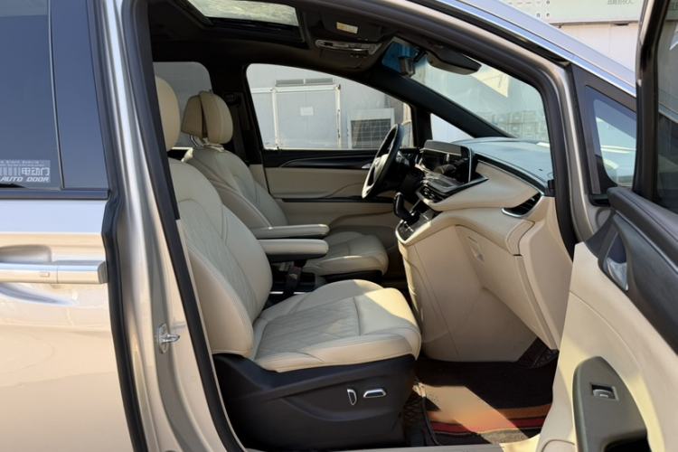 Used Buick GL8 2022 ES Land Cruiser 653T Luxury Model
