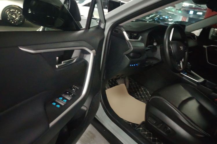 Used Toyota RAV4 2022 2.0L CVT Two-Wheel Drive Fashion Edition
