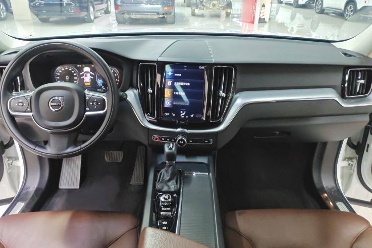 Used Volvo XC60 2019 T5 4x4 Zhiyuan Edition China VI Standard
