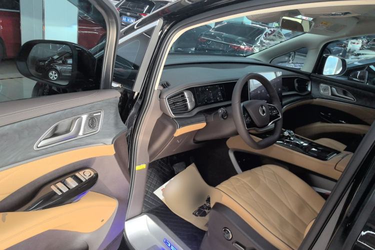 Used Denza D9 2024 DM-i 1050 Luxury Model