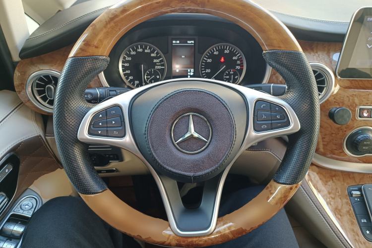 Used Mercedes-Benz Vito 2018 2.0T Elite Version 7 Seats China VI Emission Standard