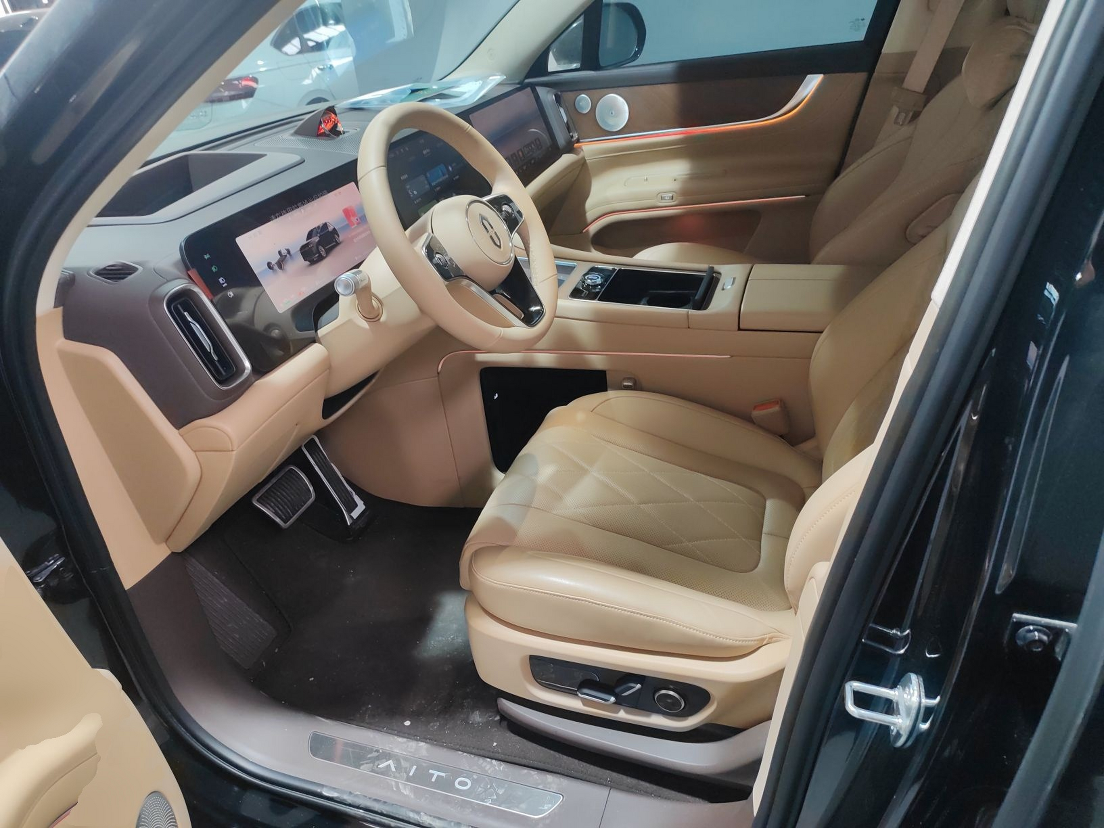 Переднее сиденье в автомобиле