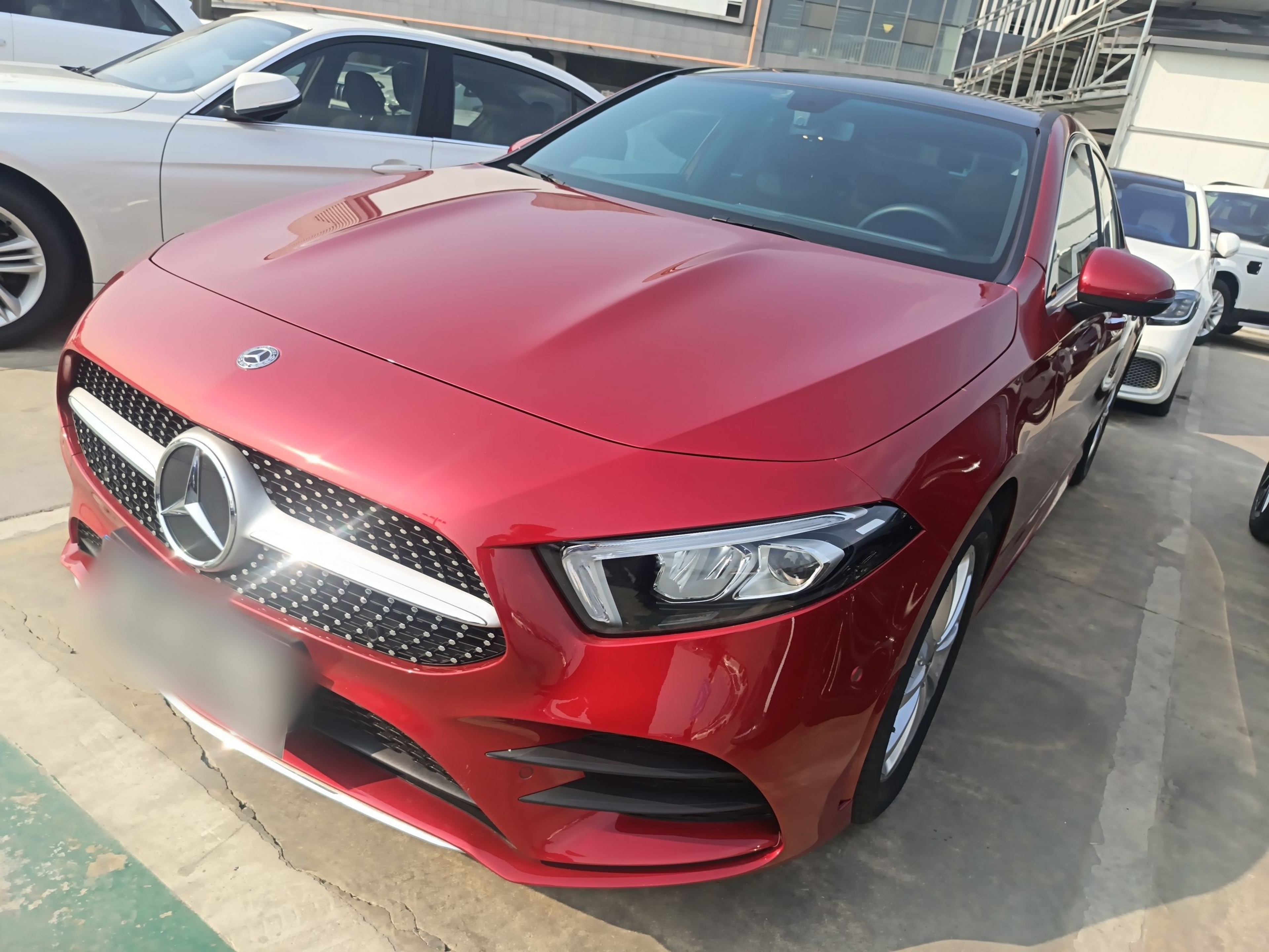 Под передней частью автомобиля