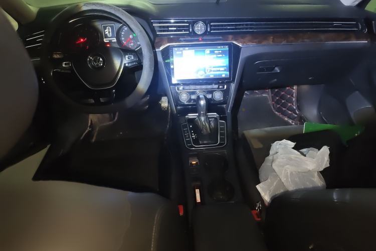 Used Volkswagen Magotan 2017 330TSI DSG Luxury Model
