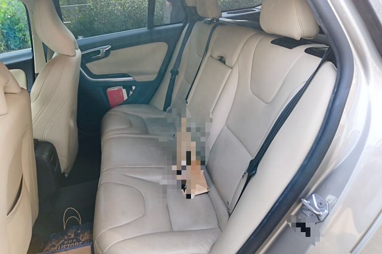 Used Volvo V60 2015 T5 Zhiya Edition
