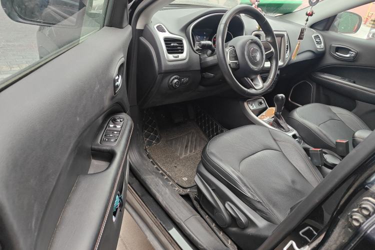 Used  Compass 2017 200T Automatic Family Edition