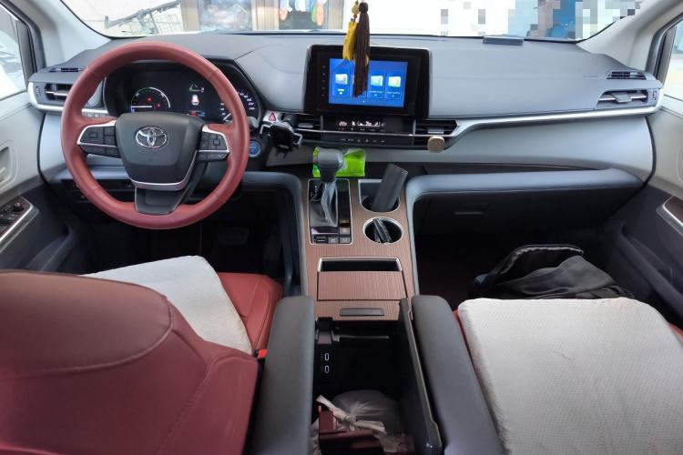 Used Toyota Sienna 2023 2.5L Hybrid Comfort Edition
