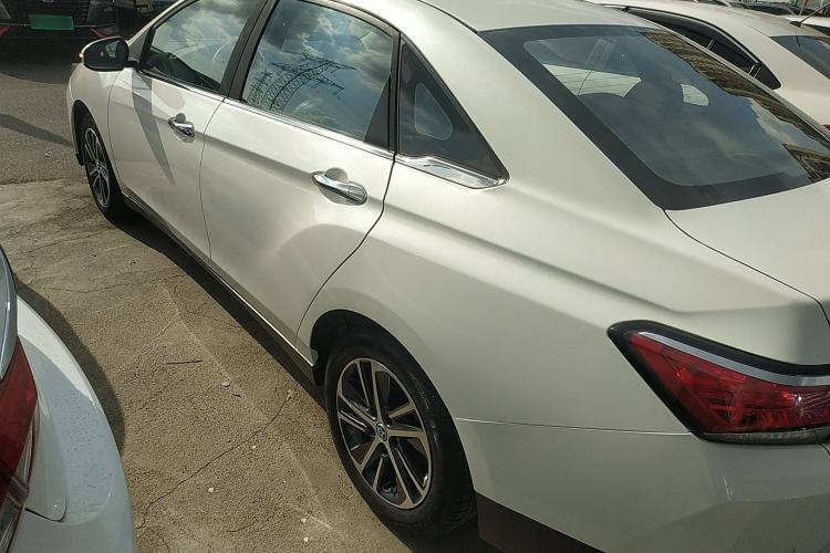 Used Venucia D60 2019 1.6L XL CVT Smart Connect Elite Edition
