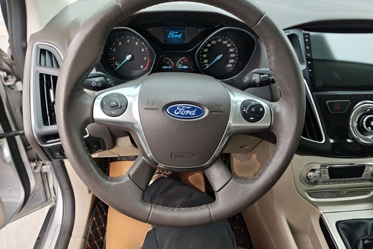 Used Ford Focus 2012 Sedan 1.6L Manual Fashion Edition
